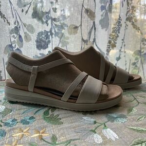 LifeStride Women’s Zoe Sport Sandal in Bone Size 11 W